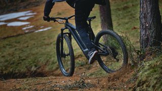 De jour comme de nuit, tous les vélos électriques doivent rouler phare allumé